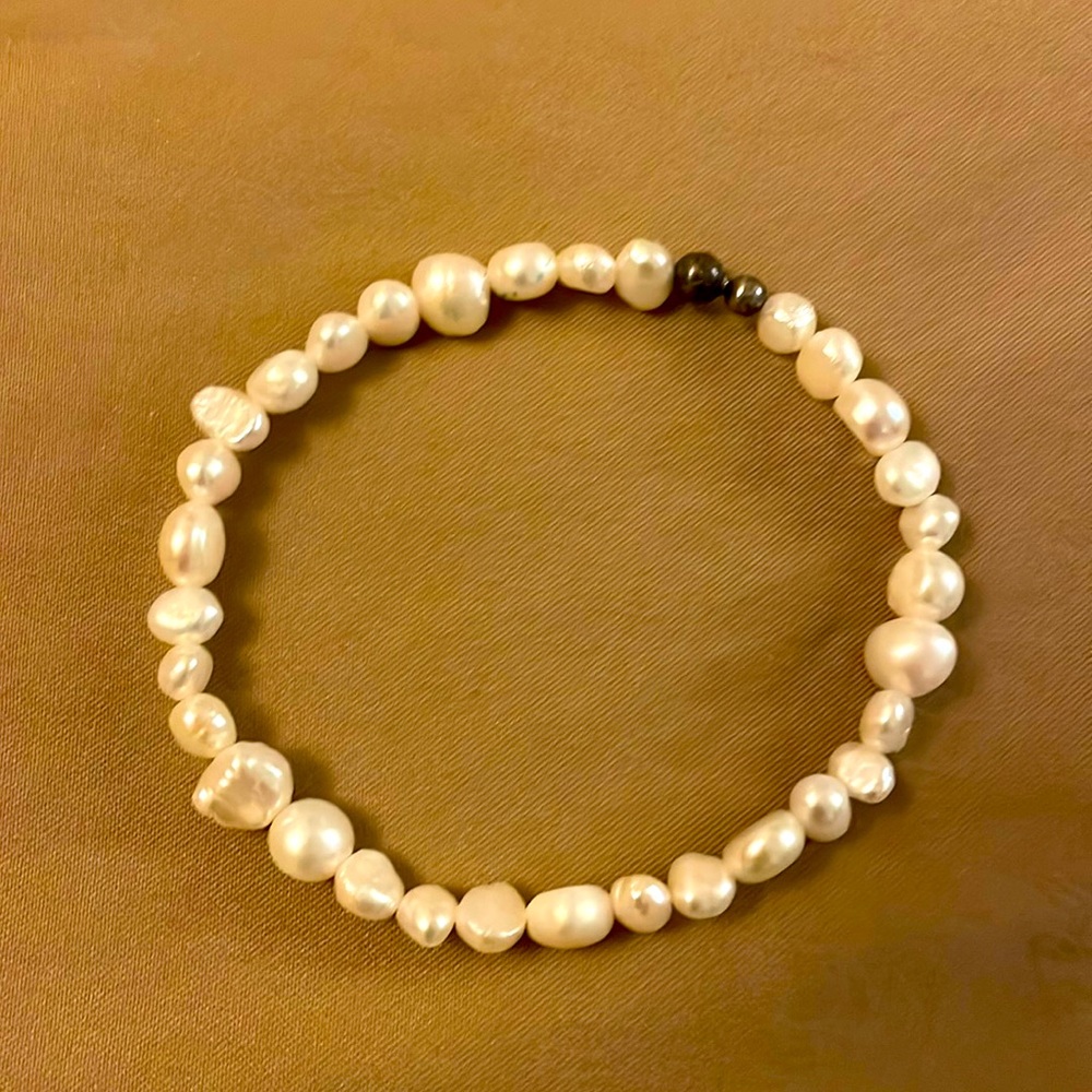 Silpada fresh water mother of pearl stretch bracelet